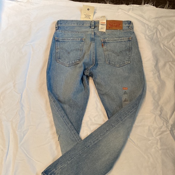 NWT Levi’s 505 Cropped Patched Jeans 27 - Picture 5 of 7